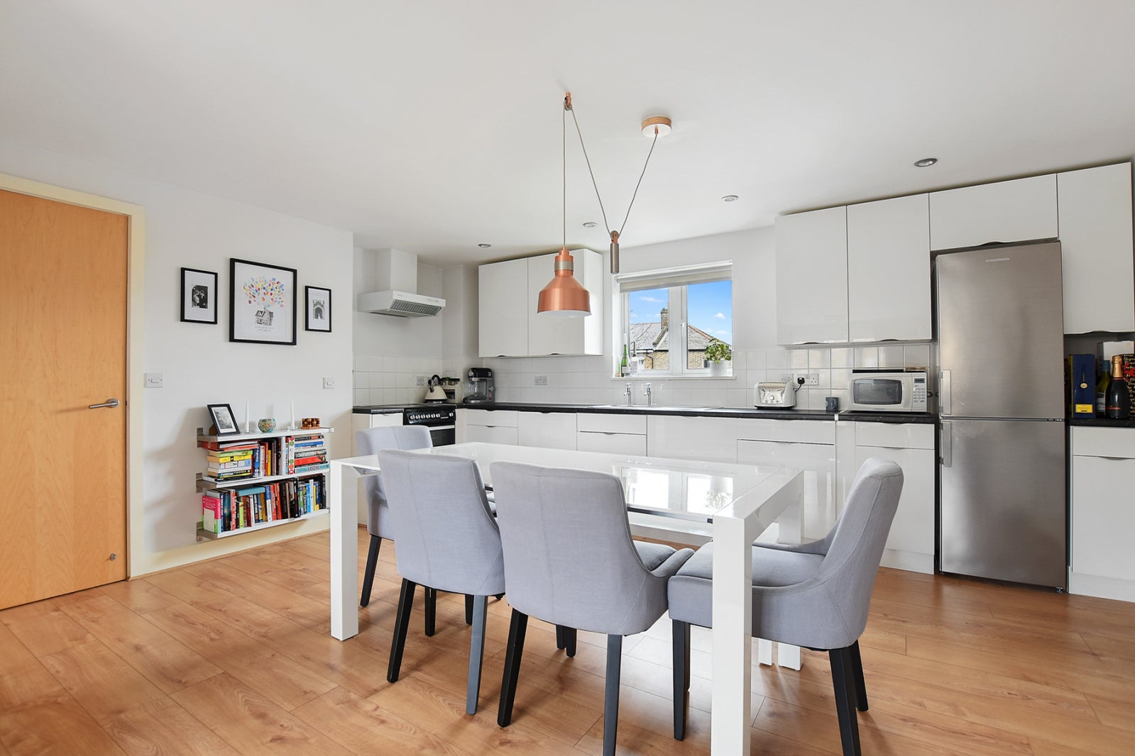 Flat Clapham Road in Greater London