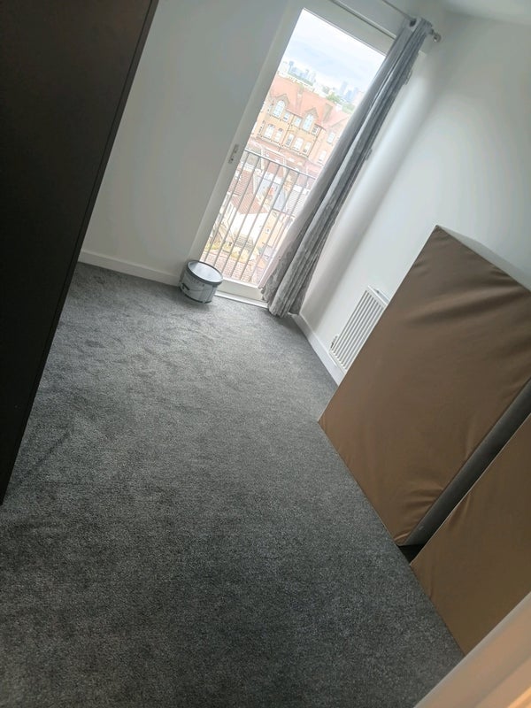 Room St. John's Road in Greater London