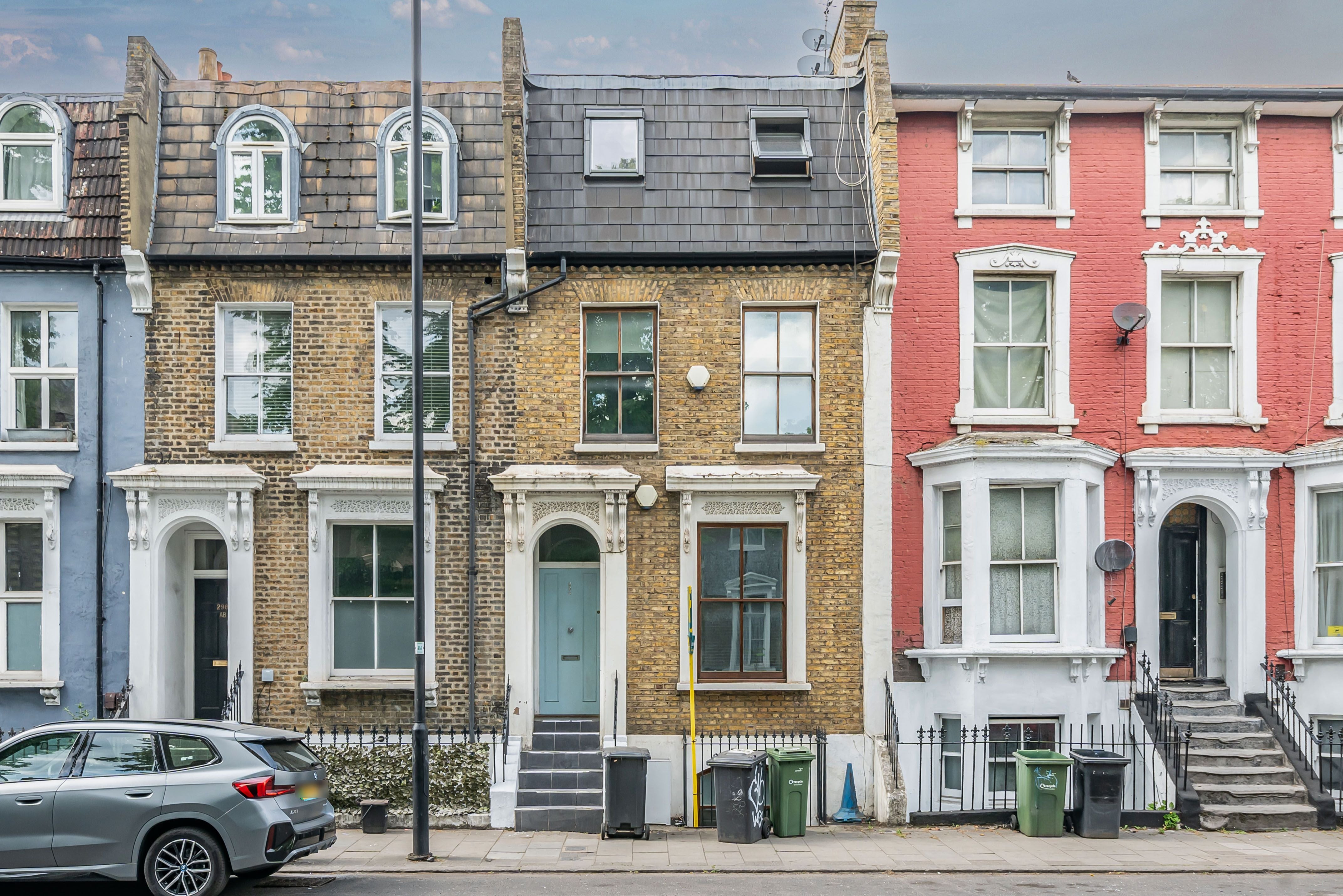 Flat Coldharbour Lane in Greater London