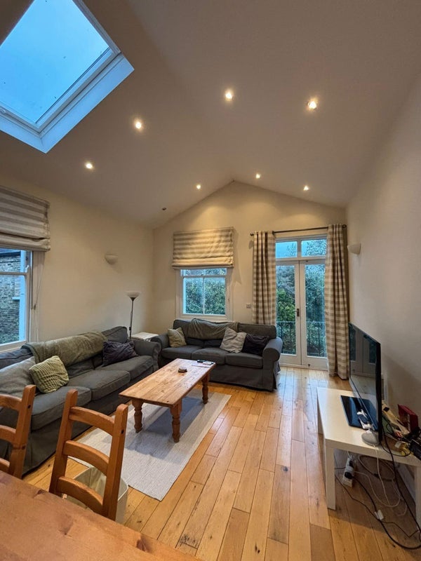 Room Larch Close in Greater London