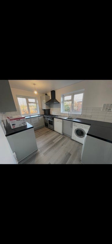 Room Adelaide Court in Greater London