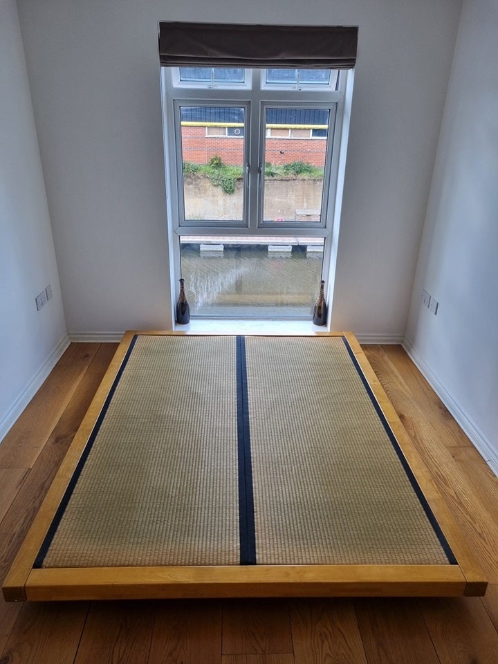 Flat Locksons Close in Greater London