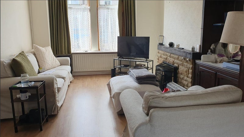Room Blandford Road in Greater London