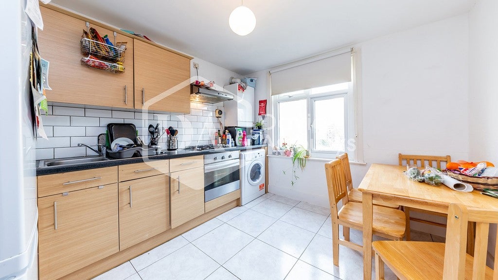 Flat Endymion Road in Greater London