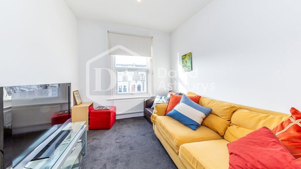 Flat Endymion Road in Greater London