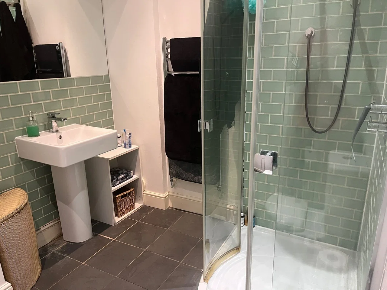 Room Eastbourne Avenue in Greater London