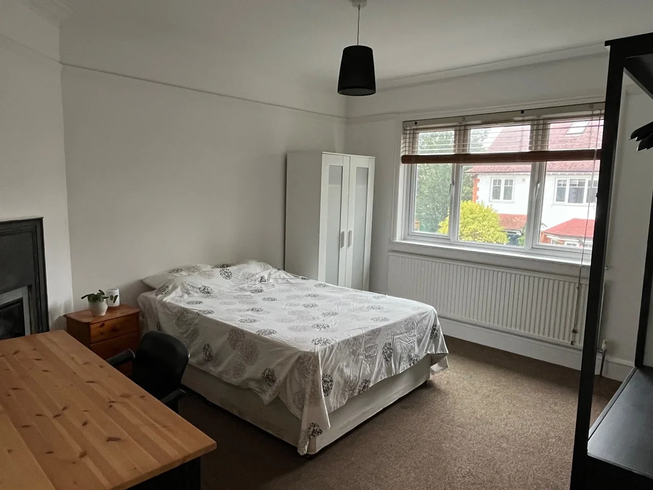 Room Eastbourne Avenue in Greater London