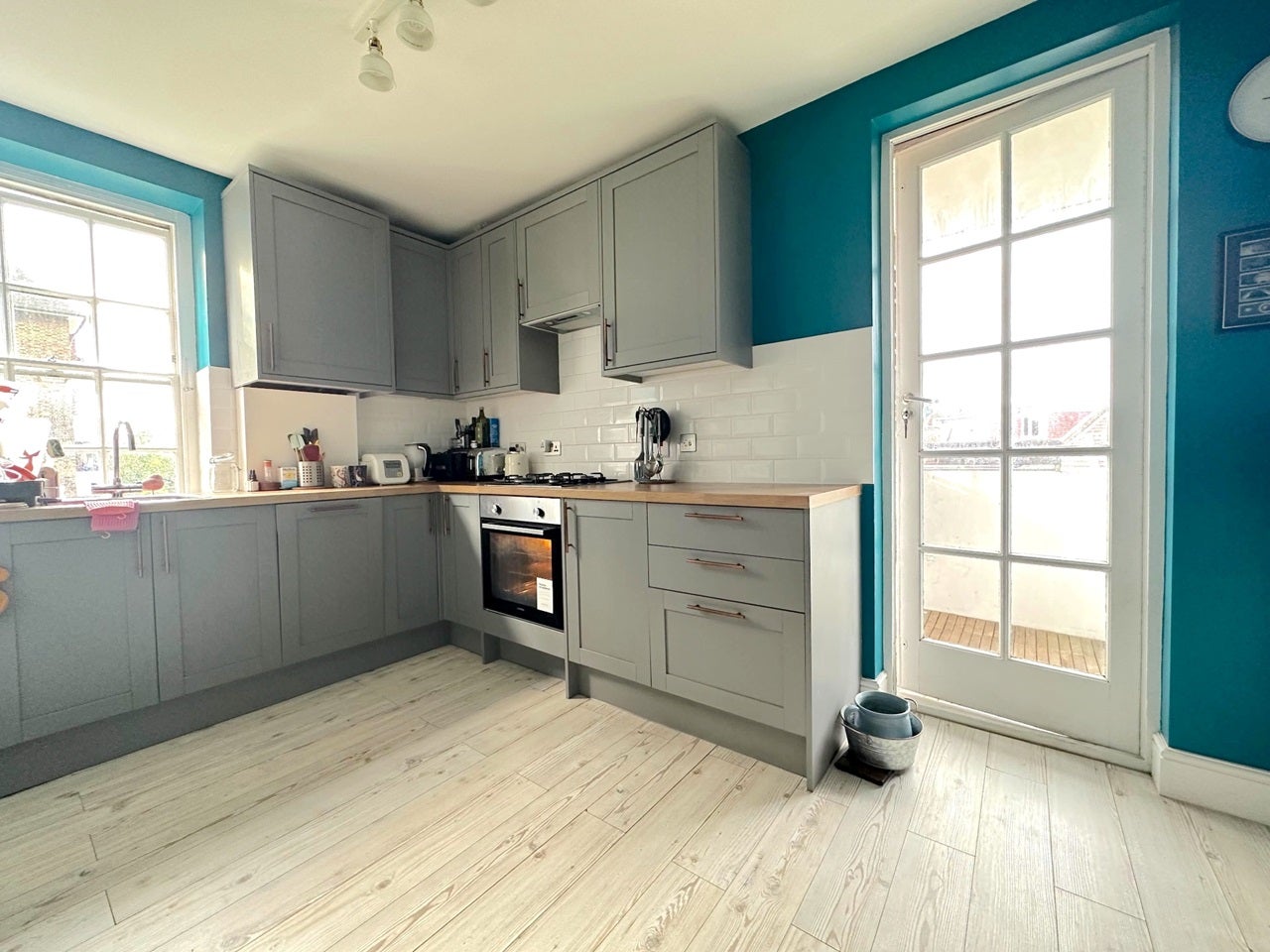 Flat Biddestone Road in Greater London