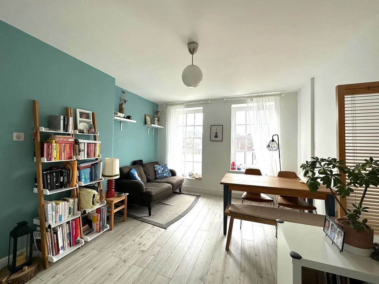Flat Biddestone Road in Greater London