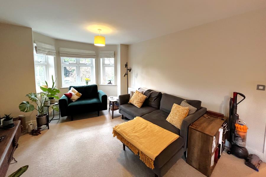 Flat Springwell Cottages in Woking