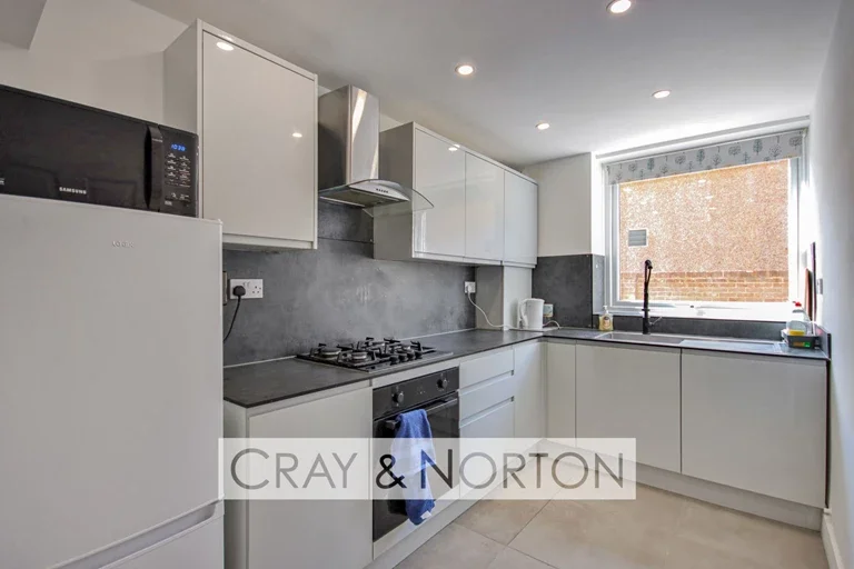 Flat Ashburton Road in Greater London