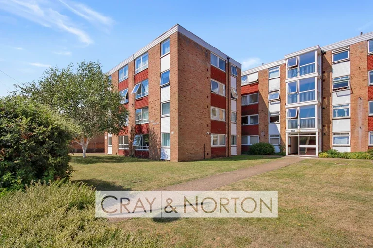 Flat Ashburton Road in Greater London