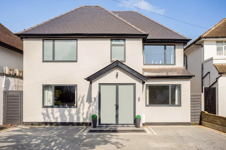 House Derwent Avenue in Greater London