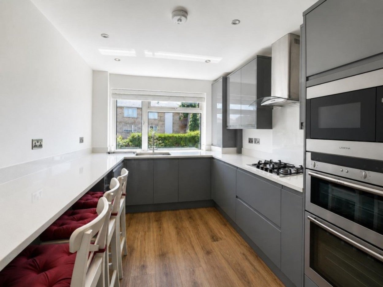 Flat Hatton Court in Windsor