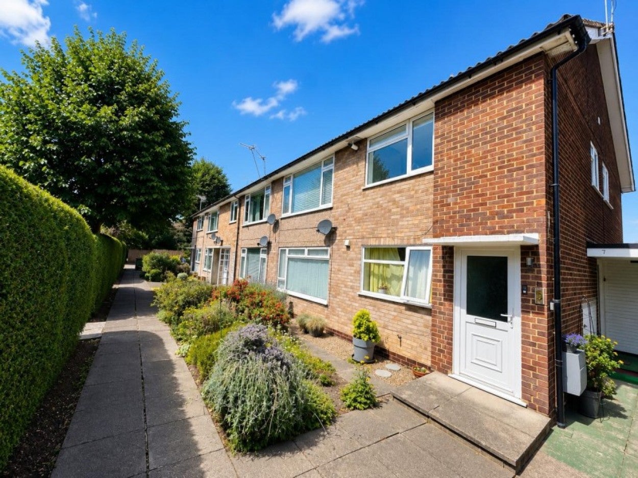 Flat Hatton Court in Windsor