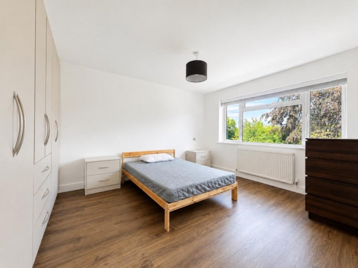 Flat Hatton Court in Windsor