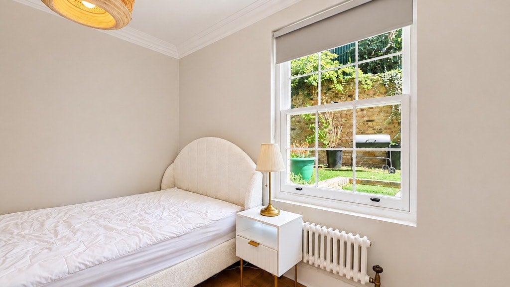 Flat Caledonian Road in Greater London