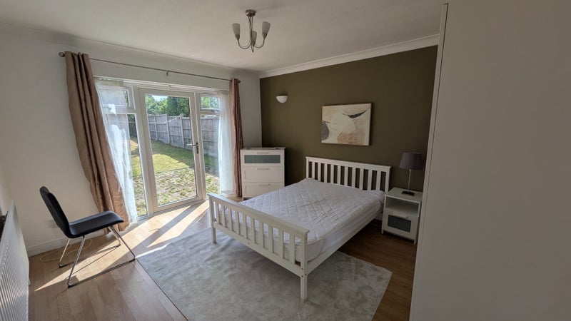 Room Nuthall Road in Nottingham