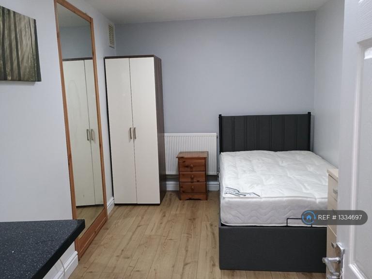 Room Stourbridge Road in Brierley Hill