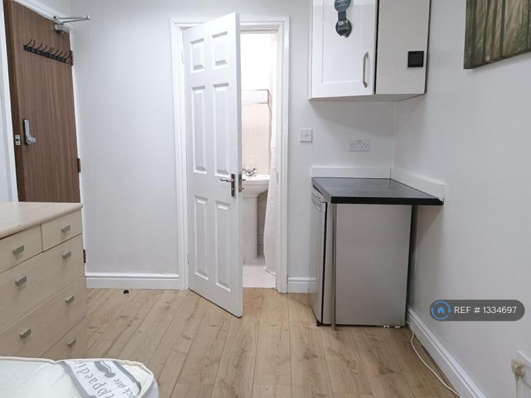 Room Stourbridge Road in Brierley Hill