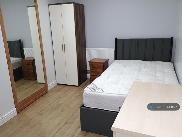 Room Stourbridge Road in Brierley Hill