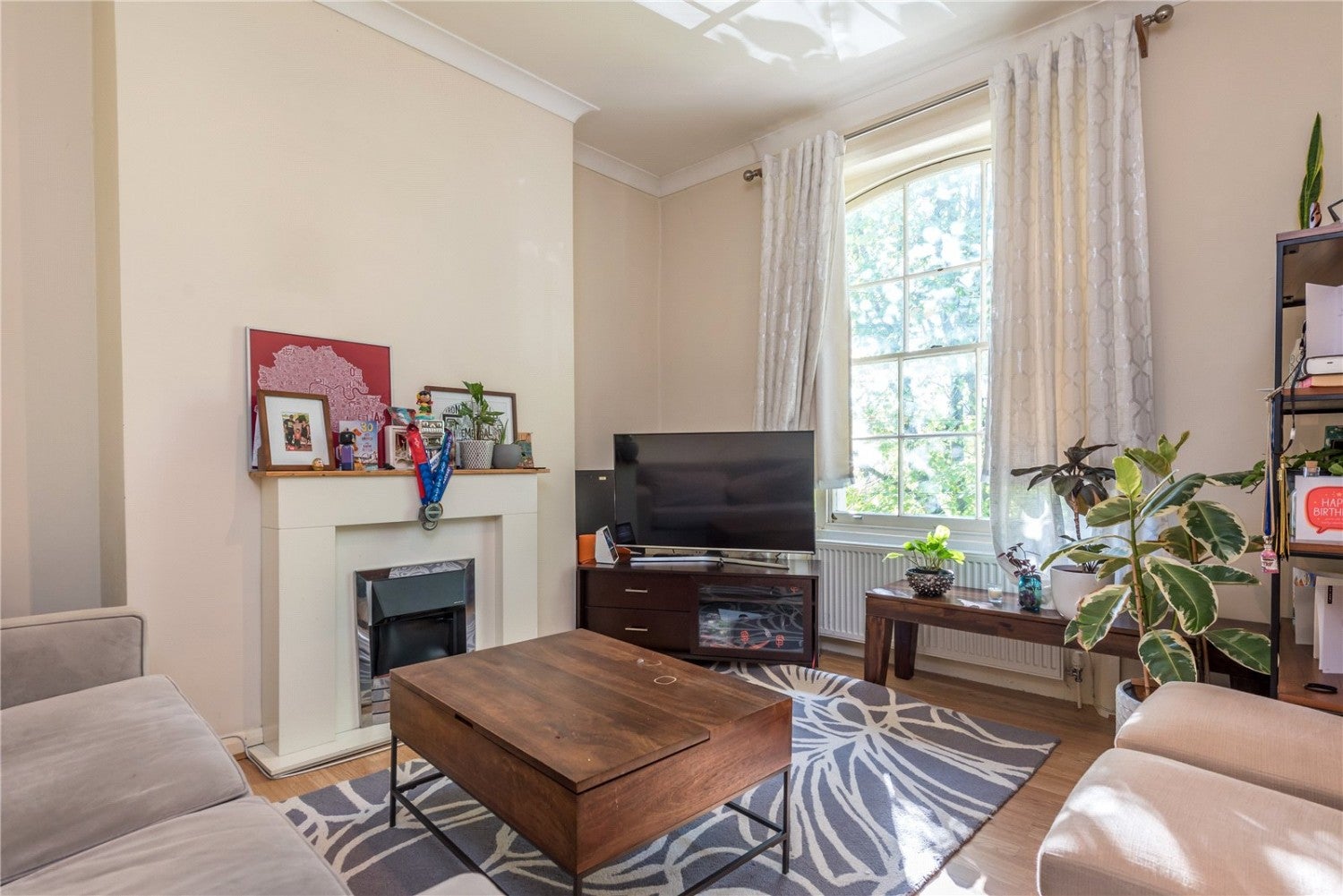 Flat Halliford Street in Greater London