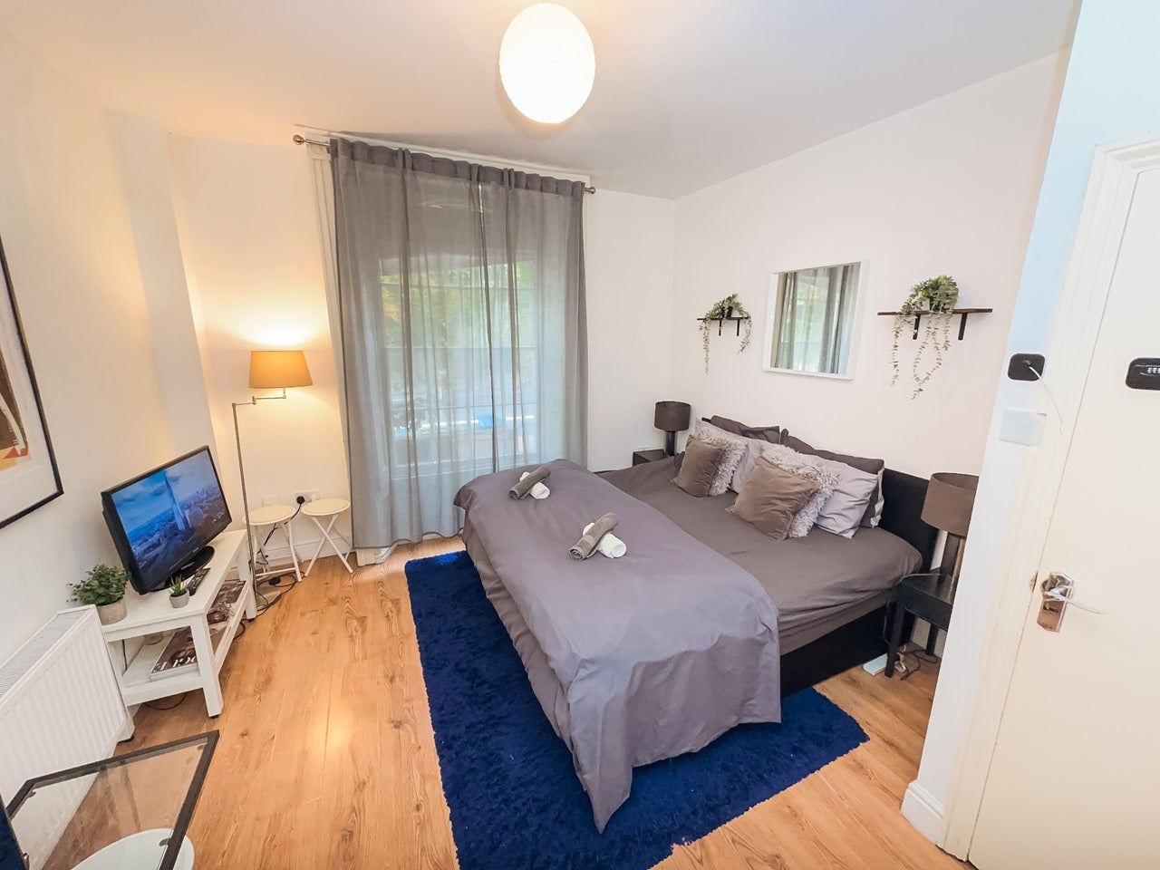 Flat Queen's Road in Greater London