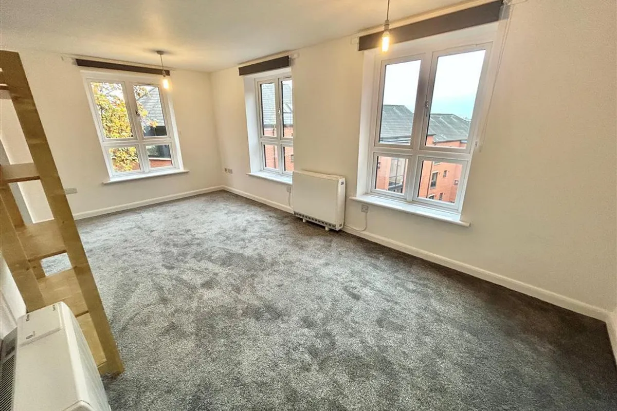Flat Short Stairs in Nottingham