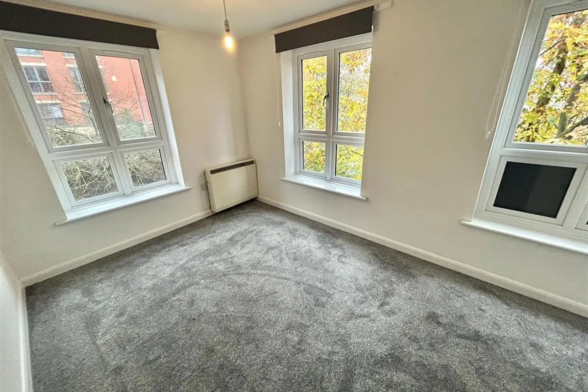 Flat Short Stairs in Nottingham