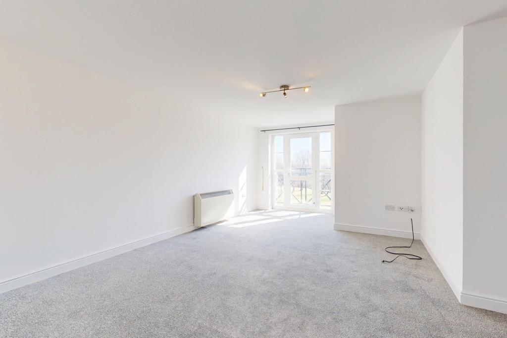 Flat Richard Hillary Close in Ashford