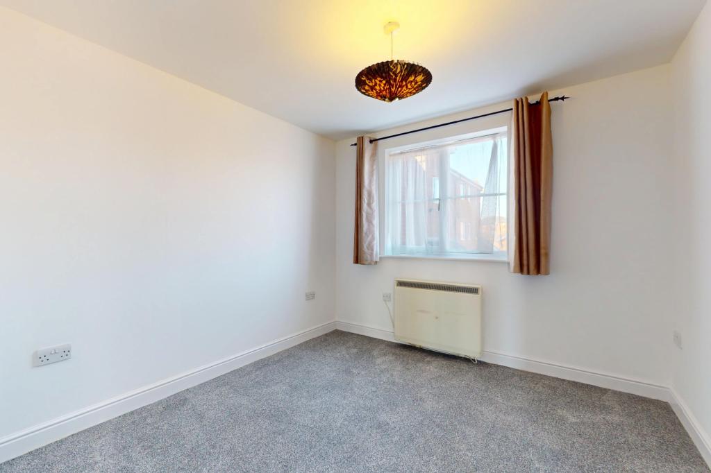 Flat Richard Hillary Close in Ashford