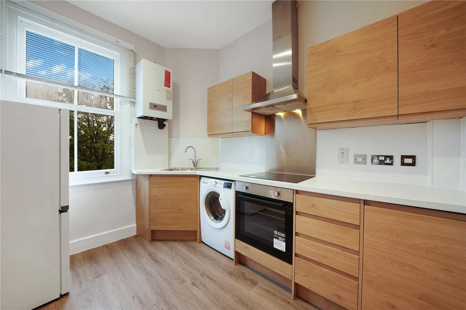 Flat Victoria Road in Greater London