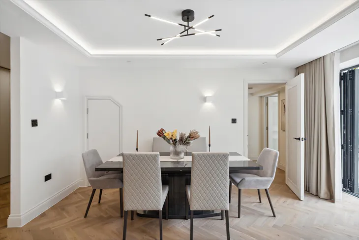 Flat Armitage Road in Greater London