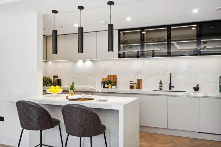 Flat Armitage Road in Greater London