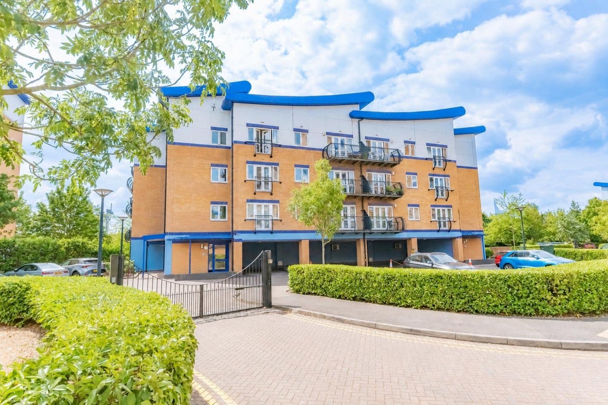 Flat Luscinia View in Reading