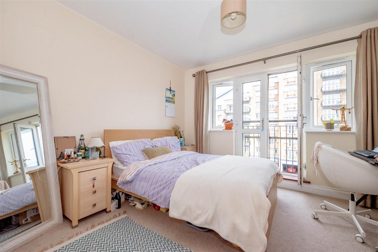 Flat Luscinia View in Reading