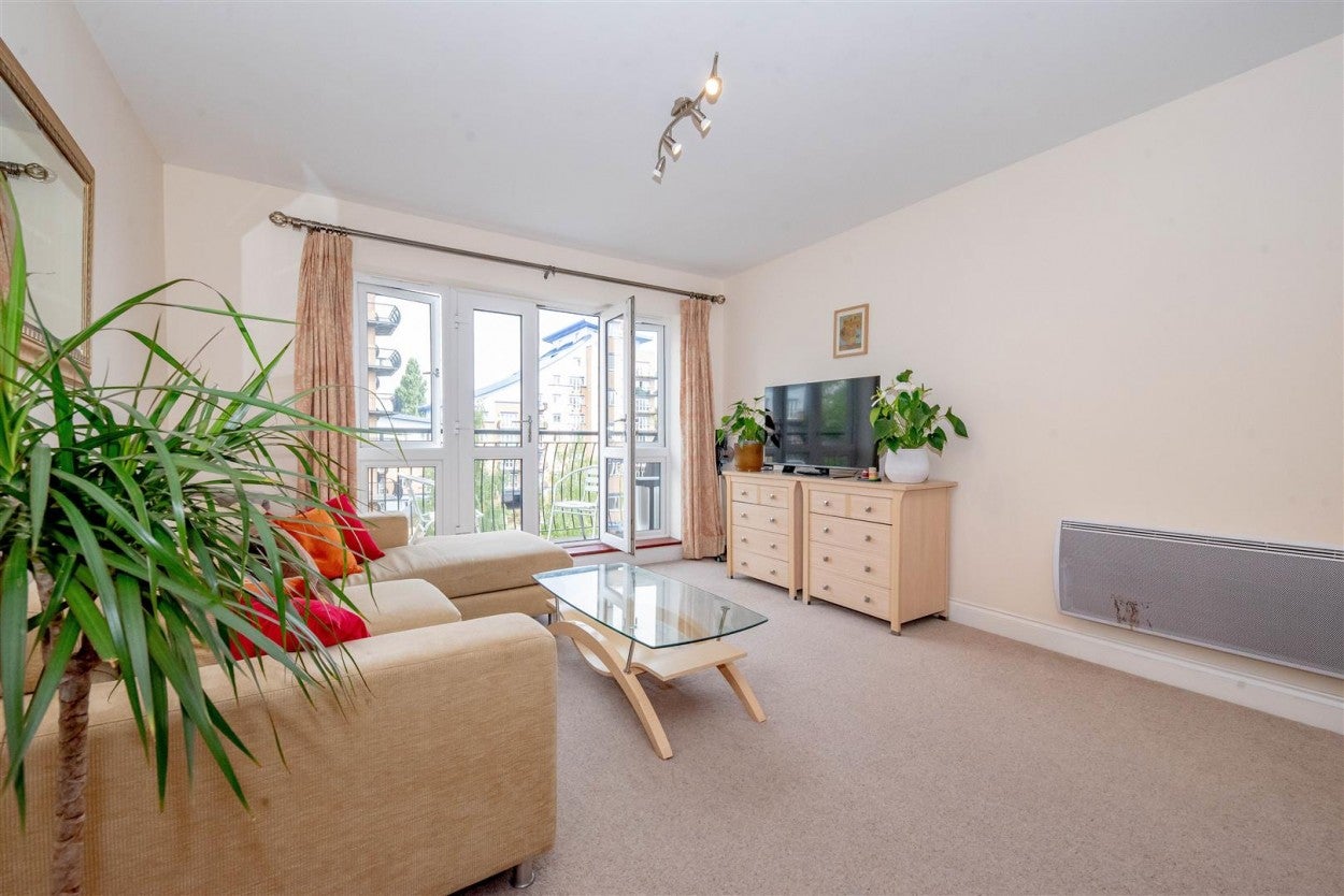 Flat Luscinia View in Reading