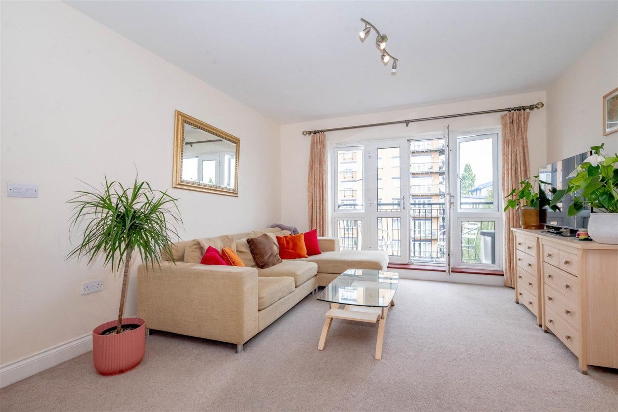 Flat Luscinia View in Reading
