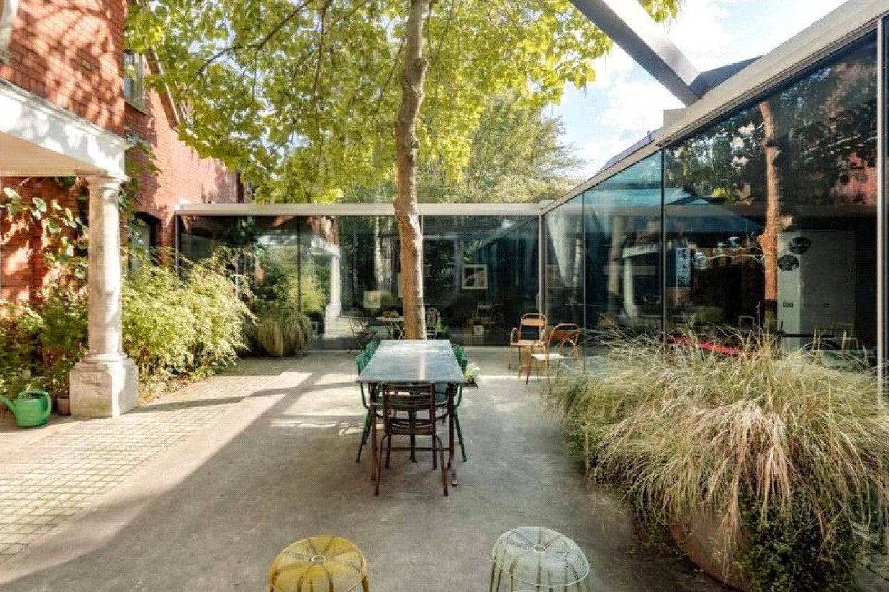 Flat Beaumont Walk in Greater London