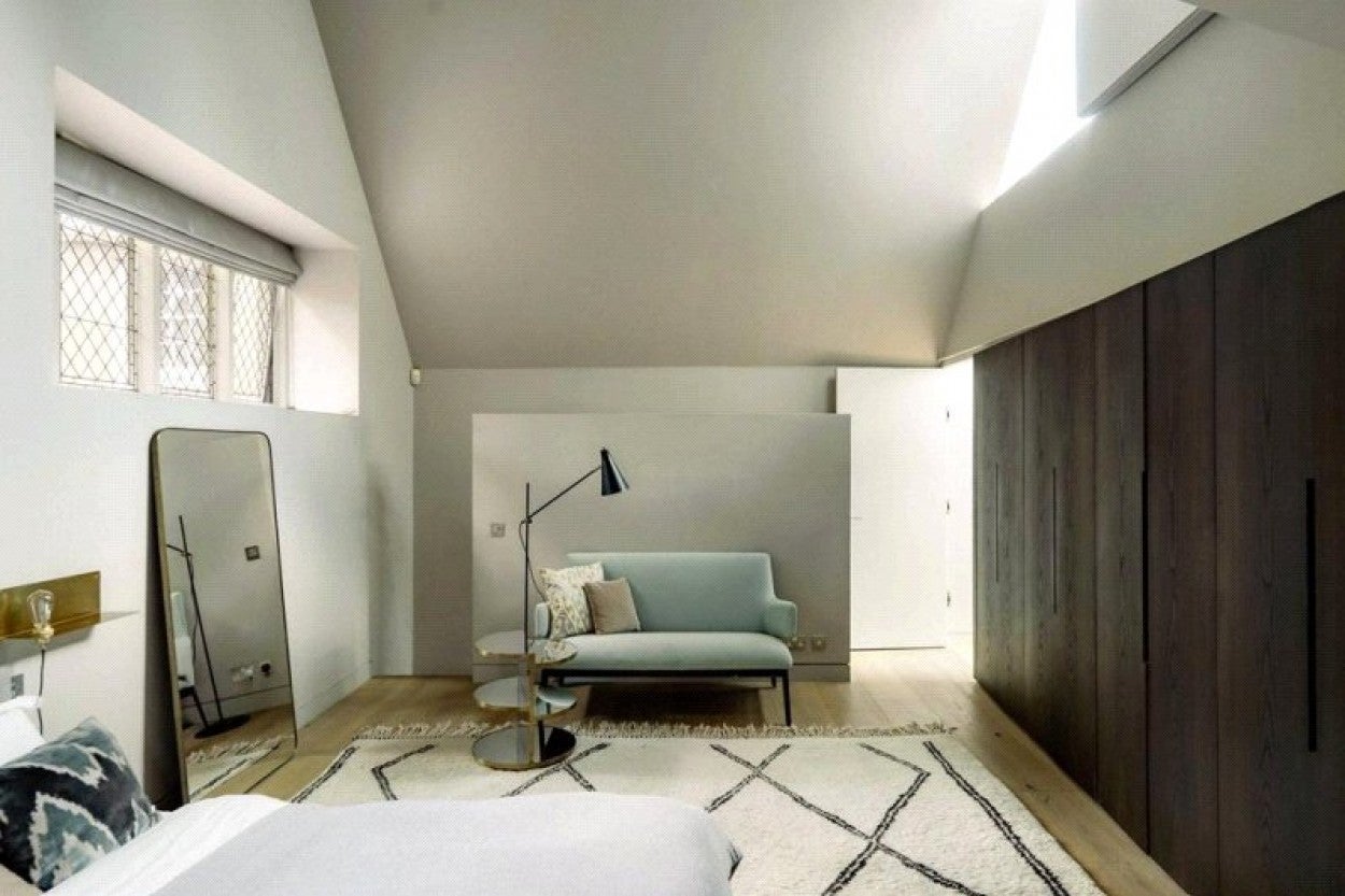 Flat Beaumont Walk in Greater London