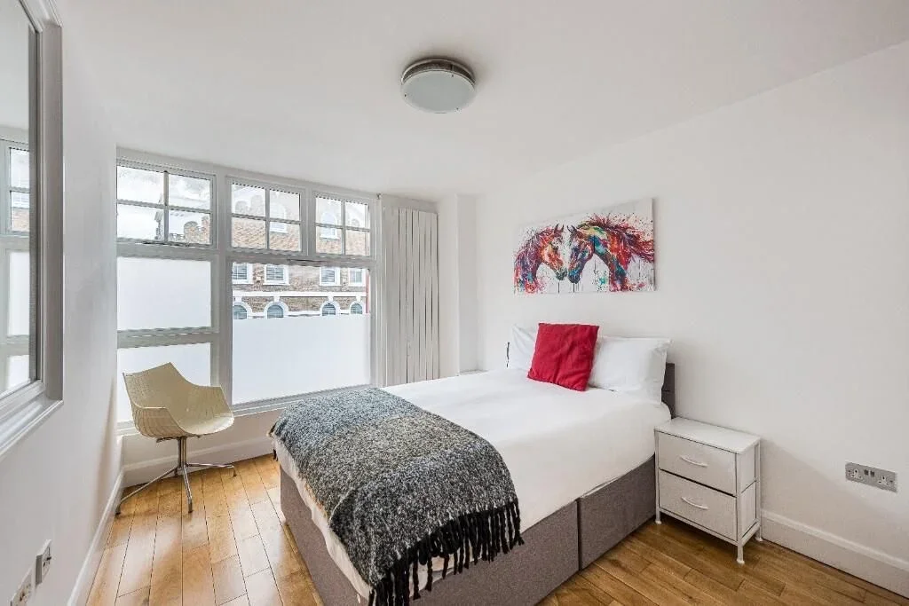 Flat Shuttleworth Road in Greater London