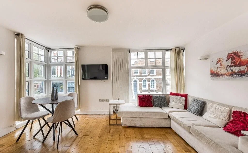 Flat Shuttleworth Road in Greater London