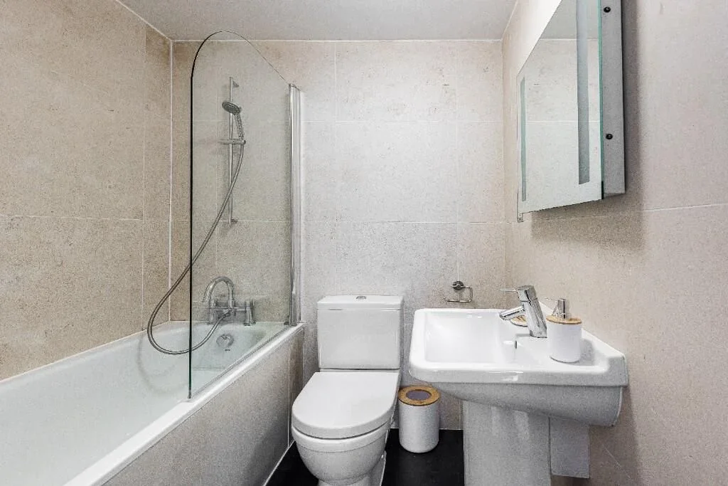 Flat Shuttleworth Road in Greater London