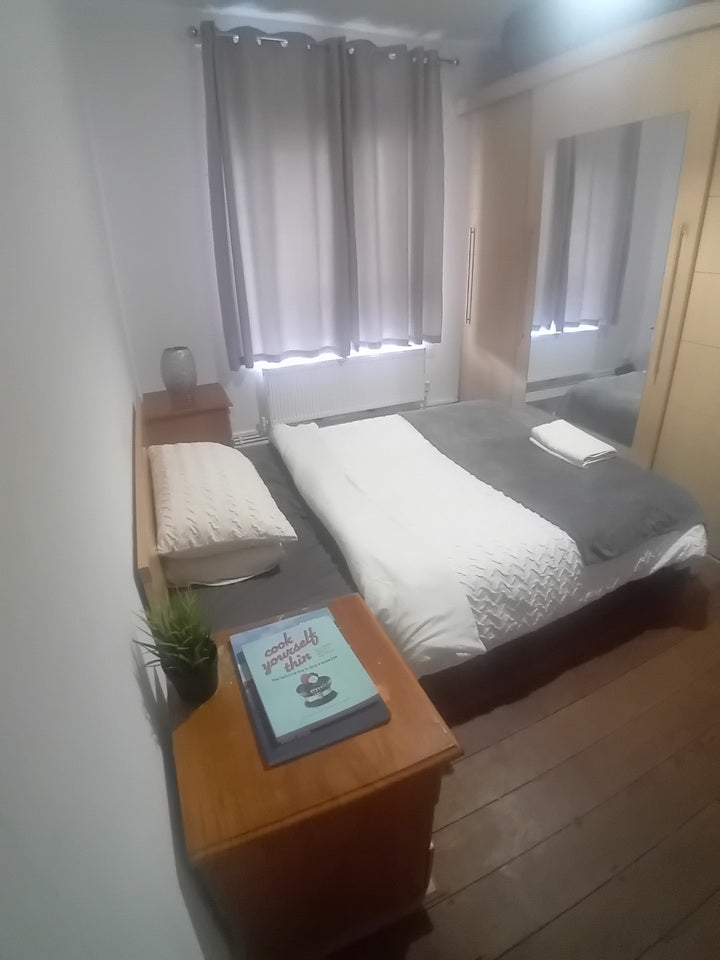 Room Adare Walk in Greater London