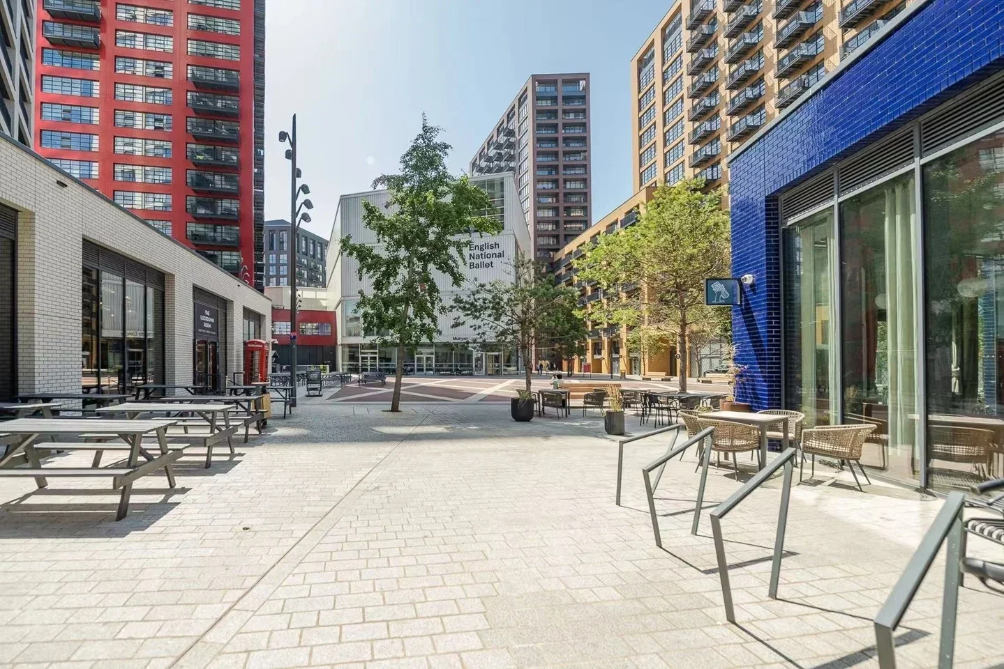 Room City Island Way in Greater London