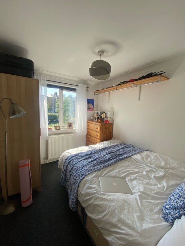 Room Broomgrove Road in Greater London