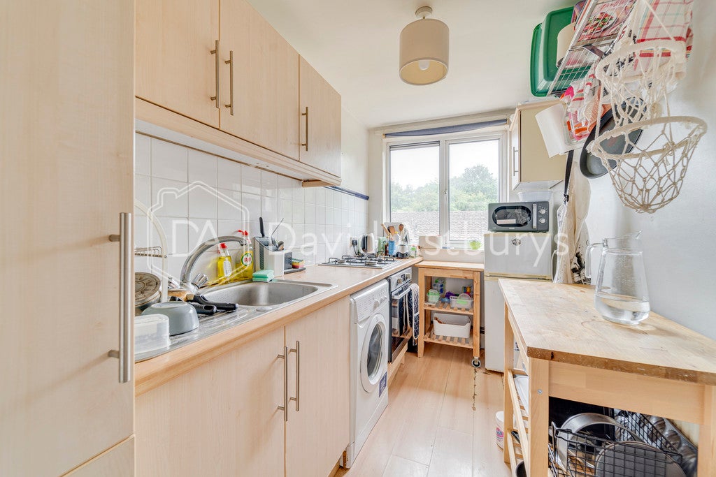 Flat Quill Street in Greater London