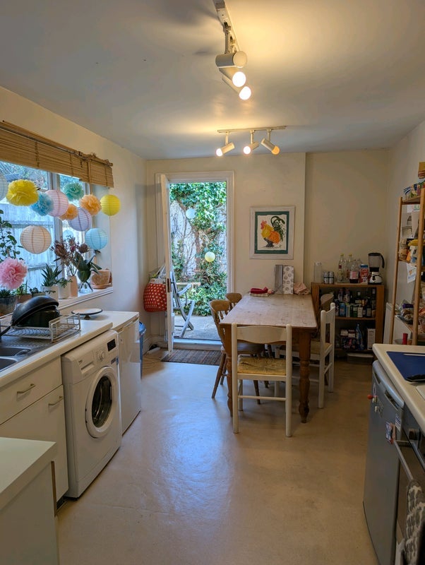 Room Kerrison Road in Greater London