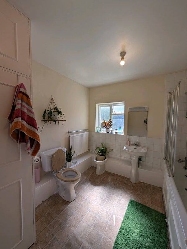 Room Kerrison Road in Greater London