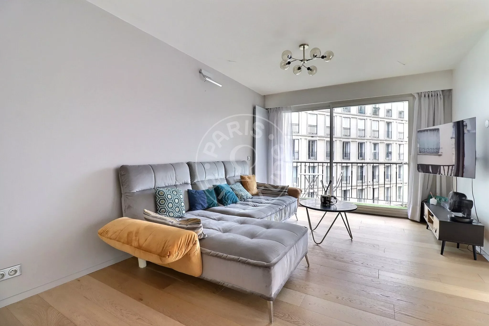 Flat Rue Octave Feuillet in Paris